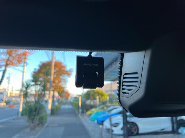 Ｇクラス Ｇ６３　ＡＭＧ　２０ｔｈアニバーサリー　正規ディーラー車　右ハンドル　限定３００台（内１００台限定）ナイトパッケージＩＩ　鍛造２３インチオリジナルホイール（新品装着）新品タイヤ　新車取説　保証書　スペアキー有（65枚目）