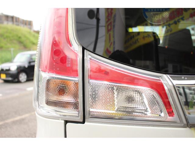 ソリオ ハイブリッドＭＸ　アイスト　パワーウインド　イモビライザー　フルオートエアコン　パワーステアリング　キーフリー　ＥＳＰ　シートヒーター　衝突安全ボディ　Ｗエアバック　運転席エアバック　ウォークスルー　サイドエアバック（15枚目）