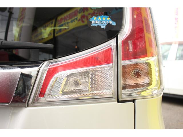 ソリオ ハイブリッドＭＸ　アイスト　パワーウインド　イモビライザー　フルオートエアコン　パワーステアリング　キーフリー　ＥＳＰ　シートヒーター　衝突安全ボディ　Ｗエアバック　運転席エアバック　ウォークスルー　サイドエアバック（16枚目）