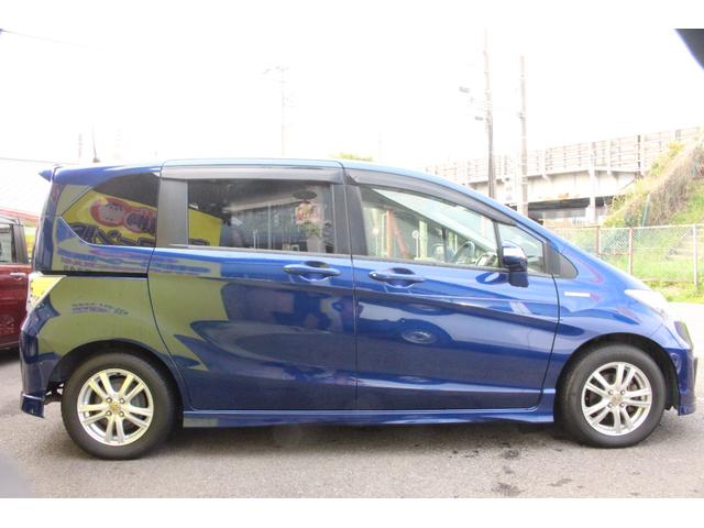 フリードハイブリッド ジャストセレクション セキュリティー 横滑り防止機能 衝突安全ボディ オートクルーズ エアバック ウォークスルー キーレスエントリー PS フルオートエアコン ABS パワーウィンドウ 運転席助手席エアバック(10枚目)