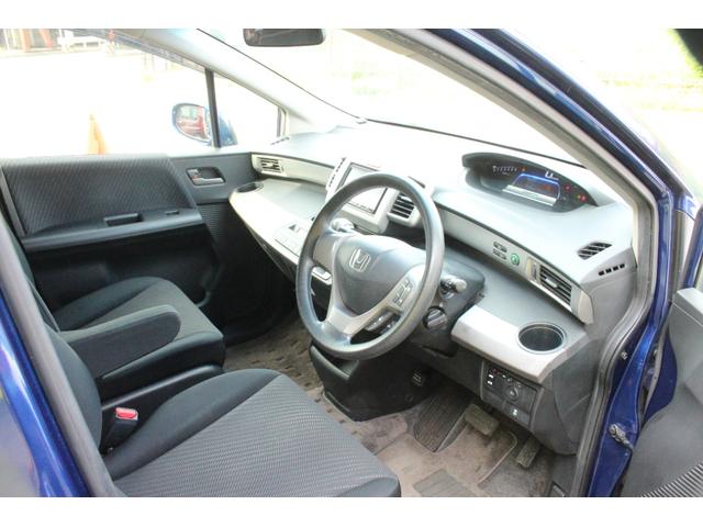 フリードハイブリッド ジャストセレクション セキュリティー 横滑り防止機能 衝突安全ボディ オートクルーズ エアバック ウォークスルー キーレスエントリー PS フルオートエアコン ABS パワーウィンドウ 運転席助手席エアバック(29枚目)