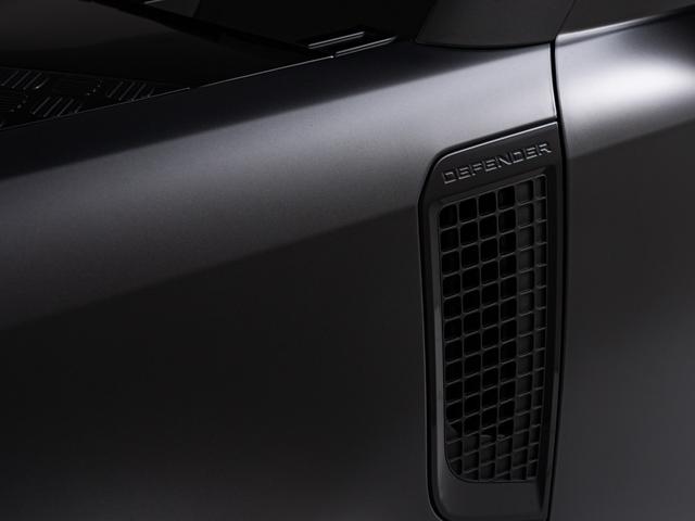 ディフェンダー １１０Ｖ８カルパチアンエディション　Ｐ５２５　限定１００台　特別仕様車　サイドステップ　エアサスペンション　クールボックス　３６０度カメラ　メリディアンオーディオ　スライディングパノラミックルーフ　ヘッドアップディスプレイ　デジタルミラー　保証付（7枚目）