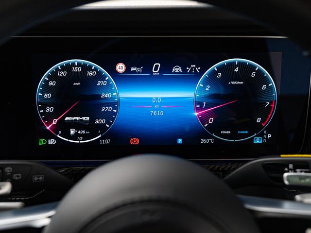 Ｇクラス Ｇ６３　ローンチエディション　右ハンドル　期間限定特別仕様車　プラチナホワイトレザーエクスクルーシブパッケージ　ナイトパッケージ　キーレス＆ゴー　ＡＭＧカーボンインテリアトリム　ＡＭＧ２１インチアルミ　レッドブレーキキャリパー（32枚目）
