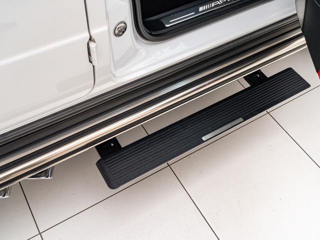 Ｇクラス Ｇ６３　ＡＭＧレザーエクスクルーシブパッケージ　保証付　右ハンドル　マヌファクトゥーアプログラム　白革　ＡＭＧレザーエクスクルーシブパッケージ　電動サイドステップ　パフォーマンスステアリング　カーボンインテリアトリム　ヒーター＆ベンチレーション（15枚目）