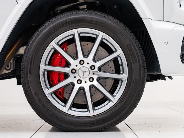 Ｇクラス Ｇ６３　ＡＭＧレザーエクスクルーシブパッケージ　保証付　右ハンドル　マヌファクトゥーアプログラム　白革　ＡＭＧレザーエクスクルーシブパッケージ　電動サイドステップ　パフォーマンスステアリング　カーボンインテリアトリム　ヒーター＆ベンチレーション（18枚目）