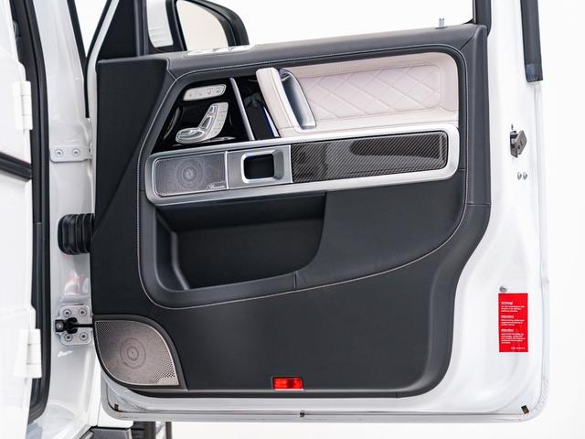 Ｇクラス Ｇ６３　ＡＭＧレザーエクスクルーシブパッケージ　保証付　右ハンドル　マヌファクトゥーアプログラム　白革　ＡＭＧレザーエクスクルーシブパッケージ　電動サイドステップ　パフォーマンスステアリング　カーボンインテリアトリム　ヒーター＆ベンチレーション（33枚目）