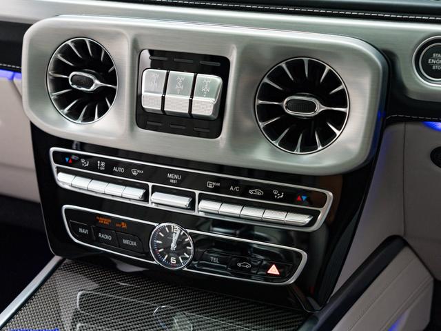 Ｇクラス Ｇ６３　ＡＭＧレザーエクスクルーシブパッケージ　保証付　右ハンドル　マヌファクトゥーアプログラム　白革　ＡＭＧレザーエクスクルーシブパッケージ　電動サイドステップ　パフォーマンスステアリング　カーボンインテリアトリム　ヒーター＆ベンチレーション（40枚目）