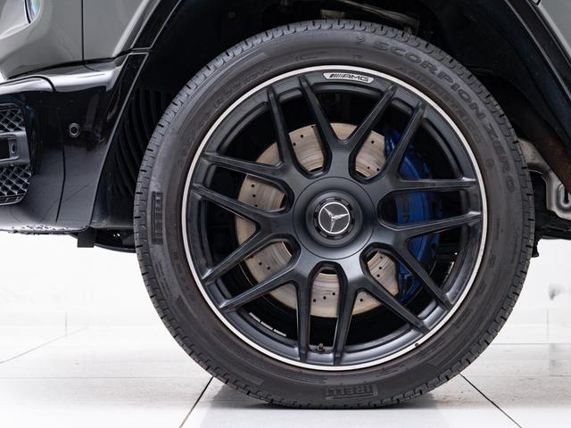 Ｇクラス Ｇ６３　ＡＭＧレザーエクスクルーシブパッケージ　保証付　ＡＭＧ世田谷オーダープログラム　特別色クラシックグレー　純正ナイトパッケージ　マットブラック２２インチ　ホワイトウッドインテリアトリム　レザーエクスクルーシブＰＫＧ　マヌファクトゥーアＰプラス（9枚目）
