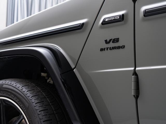 Ｇクラス Ｇ６３　ＡＭＧレザーエクスクルーシブパッケージ　保証付　ＡＭＧ世田谷オーダープログラム　特別色クラシックグレー　純正ナイトパッケージ　マットブラック２２インチ　ホワイトウッドインテリアトリム　レザーエクスクルーシブＰＫＧ　マヌファクトゥーアＰプラス（12枚目）