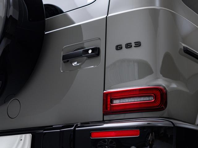 Ｇクラス Ｇ６３　ＡＭＧレザーエクスクルーシブパッケージ　保証付　ＡＭＧ世田谷オーダープログラム　特別色クラシックグレー　純正ナイトパッケージ　マットブラック２２インチ　ホワイトウッドインテリアトリム　レザーエクスクルーシブＰＫＧ　マヌファクトゥーアＰプラス（16枚目）