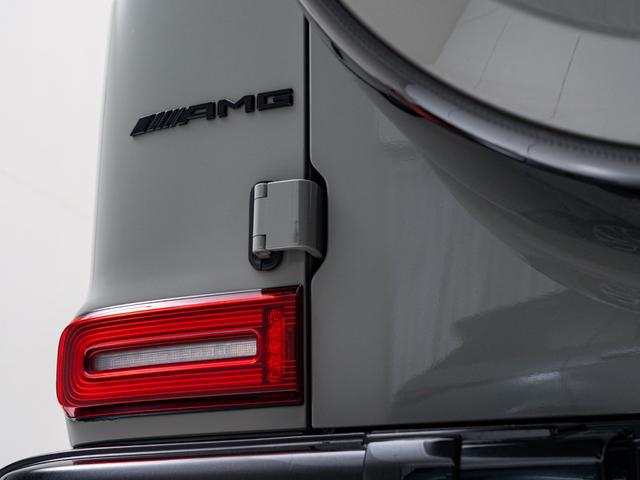 Ｇクラス Ｇ６３　ＡＭＧレザーエクスクルーシブパッケージ　保証付　ＡＭＧ世田谷オーダープログラム　特別色クラシックグレー　純正ナイトパッケージ　マットブラック２２インチ　ホワイトウッドインテリアトリム　レザーエクスクルーシブＰＫＧ　マヌファクトゥーアＰプラス（17枚目）