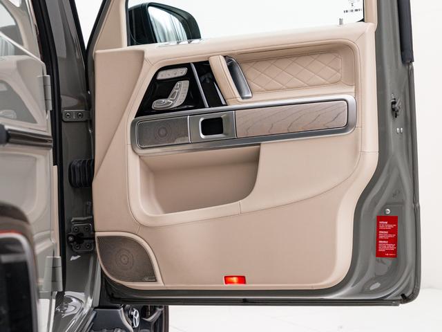Ｇクラス Ｇ６３　ＡＭＧレザーエクスクルーシブパッケージ　保証付　ＡＭＧ世田谷オーダープログラム　特別色クラシックグレー　純正ナイトパッケージ　マットブラック２２インチ　ホワイトウッドインテリアトリム　レザーエクスクルーシブＰＫＧ　マヌファクトゥーアＰプラス（30枚目）