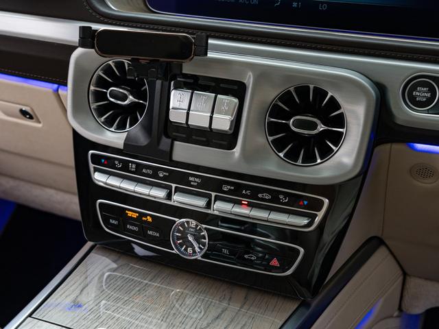 Ｇクラス Ｇ６３　ＡＭＧレザーエクスクルーシブパッケージ　保証付　ＡＭＧ世田谷オーダープログラム　特別色クラシックグレー　純正ナイトパッケージ　マットブラック２２インチ　ホワイトウッドインテリアトリム　レザーエクスクルーシブＰＫＧ　マヌファクトゥーアＰプラス（40枚目）