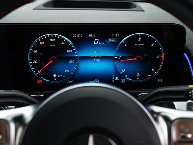MERCEDES BENZ GLB GLB200D 4MATIC AMG LINE PACKAGE