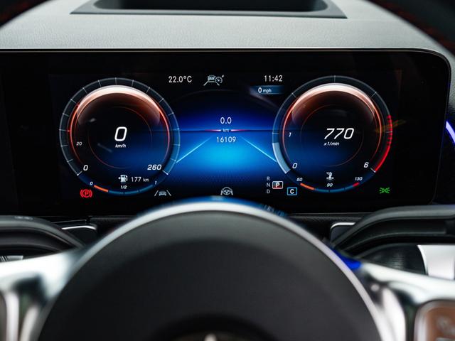 MERCEDES BENZ GLB GLB200D 4MATIC AMG LINE PACKAGE