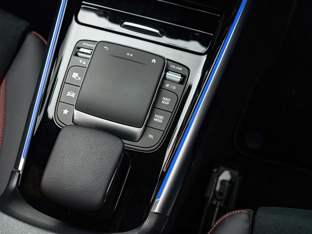 MERCEDES BENZ GLB GLB200D 4MATIC AMG LINE PACKAGE