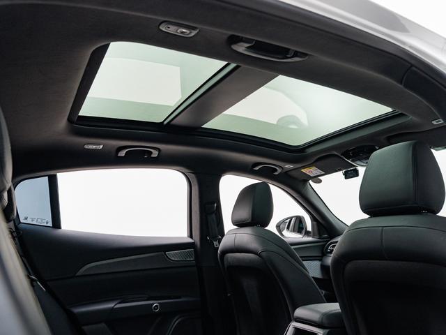 グレカーレ ＧＴ　保証付　パノラミックサンルーフ　Ｓｏｎｕｓ　ｆａｂｅｒサウンドシステム　ＬＥＤヘッドライト　ヒーター付き黒革　フルセグＴＶ　ワイヤレスチャージャー　パーキングアシスト　３６０カメラ　バーチャルＣＰ（4枚目）