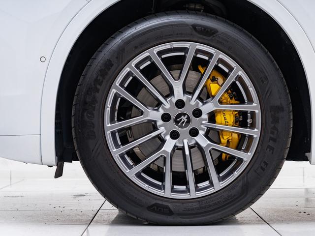 グレカーレ ＧＴ　保証付　パノラミックサンルーフ　Ｓｏｎｕｓ　ｆａｂｅｒサウンドシステム　ＬＥＤヘッドライト　ヒーター付き黒革　フルセグＴＶ　ワイヤレスチャージャー　パーキングアシスト　３６０カメラ　バーチャルＣＰ（8枚目）