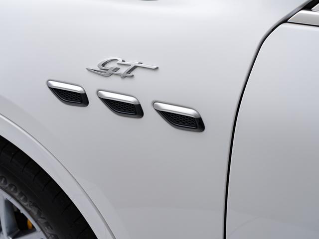 グレカーレ ＧＴ　保証付　パノラミックサンルーフ　Ｓｏｎｕｓ　ｆａｂｅｒサウンドシステム　ＬＥＤヘッドライト　ヒーター付き黒革　フルセグＴＶ　ワイヤレスチャージャー　パーキングアシスト　３６０カメラ　バーチャルＣＰ（11枚目）