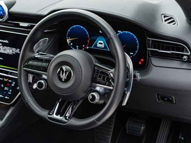 グレカーレ ＧＴ　保証付　パノラミックサンルーフ　Ｓｏｎｕｓ　ｆａｂｅｒサウンドシステム　ＬＥＤヘッドライト　ヒーター付き黒革　フルセグＴＶ　ワイヤレスチャージャー　パーキングアシスト　３６０カメラ　バーチャルＣＰ（27枚目）