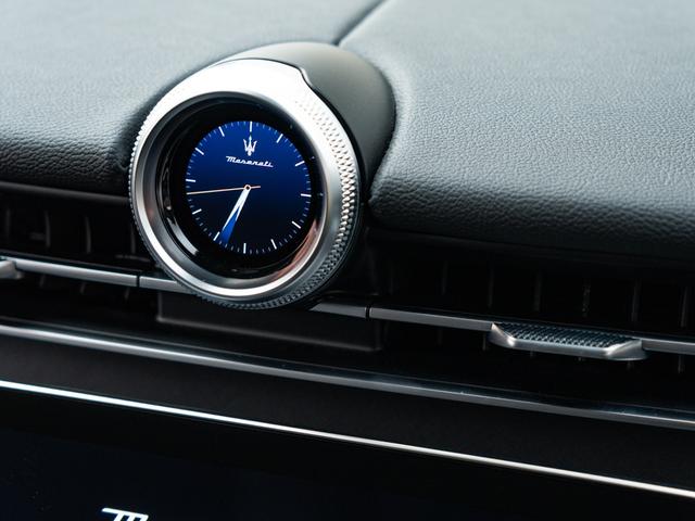 グレカーレ ＧＴ　保証付　パノラミックサンルーフ　Ｓｏｎｕｓ　ｆａｂｅｒサウンドシステム　ＬＥＤヘッドライト　ヒーター付き黒革　フルセグＴＶ　ワイヤレスチャージャー　パーキングアシスト　３６０カメラ　バーチャルＣＰ（33枚目）