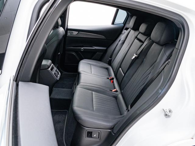 グレカーレ ＧＴ　保証付　パノラミックサンルーフ　Ｓｏｎｕｓ　ｆａｂｅｒサウンドシステム　ＬＥＤヘッドライト　ヒーター付き黒革　フルセグＴＶ　ワイヤレスチャージャー　パーキングアシスト　３６０カメラ　バーチャルＣＰ（42枚目）