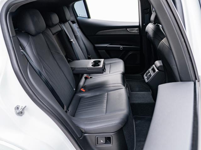 グレカーレ ＧＴ　保証付　パノラミックサンルーフ　Ｓｏｎｕｓ　ｆａｂｅｒサウンドシステム　ＬＥＤヘッドライト　ヒーター付き黒革　フルセグＴＶ　ワイヤレスチャージャー　パーキングアシスト　３６０カメラ　バーチャルＣＰ（48枚目）