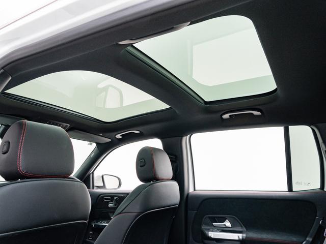 GLB GLB200d 4マチック AMGラインパッケージ 保証付 3列7人乗 パノラミックスライディングルーフ アドバンスドパッケージ 純正ナビ フルセグTV パワーバックドア AMG19インチ アダプティブクルーズコントロール メモリー機能付き電動シート(2枚目)