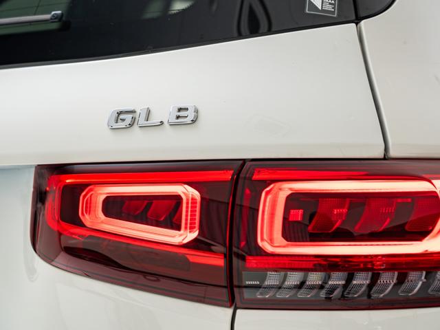 GLB GLB200d 4マチック AMGラインパッケージ 保証付 3列7人乗 パノラミックスライディングルーフ アドバンスドパッケージ 純正ナビ フルセグTV パワーバックドア AMG19インチ アダプティブクルーズコントロール メモリー機能付き電動シート(11枚目)