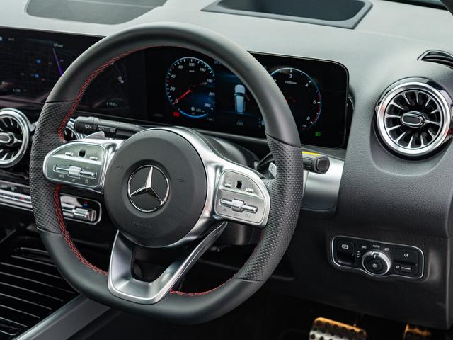 GLB GLB200d 4マチック AMGラインパッケージ 保証付 3列7人乗 パノラミックスライディングルーフ アドバンスドパッケージ 純正ナビ フルセグTV パワーバックドア AMG19インチ アダプティブクルーズコントロール メモリー機能付き電動シート(24枚目)