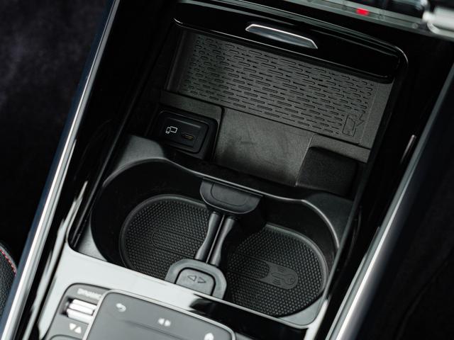 GLB GLB200d 4マチック AMGラインパッケージ 保証付 3列7人乗 パノラミックスライディングルーフ アドバンスドパッケージ 純正ナビ フルセグTV パワーバックドア AMG19インチ アダプティブクルーズコントロール メモリー機能付き電動シート(31枚目)