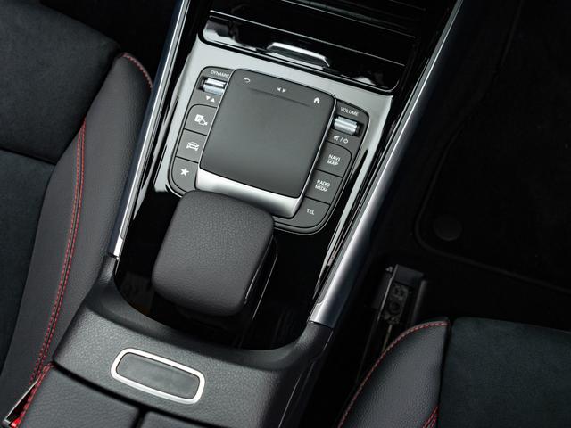 GLB GLB200d 4マチック AMGラインパッケージ 保証付 3列7人乗 パノラミックスライディングルーフ アドバンスドパッケージ 純正ナビ フルセグTV パワーバックドア AMG19インチ アダプティブクルーズコントロール メモリー機能付き電動シート(32枚目)