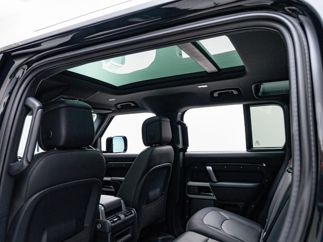 ディフェンダー 110X-ダイナミックHSE D300 保証付 サイドステップ スライディングサンルーフ ヒーター&ベンチレーション機能 エクステンデッドブラックエクステリアパック エアサスペンション フル液晶メーターパネル MERIDIANオーディオ(4枚目)