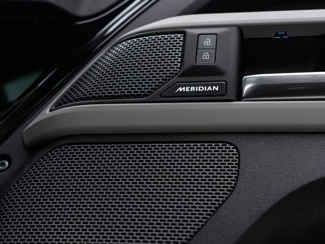 ディフェンダー 110X-ダイナミックHSE D300 保証付 サイドステップ スライディングサンルーフ ヒーター&ベンチレーション機能 エクステンデッドブラックエクステリアパック エアサスペンション フル液晶メーターパネル MERIDIANオーディオ(26枚目)