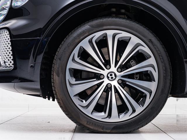 北海道から沖縄まで全国陸送納車の実績多数あり。遠方で現車が見られない方でも安心が出来るよう、写真や動画サービス、鑑定証の提出、ライブ商談などをご用意。車のココがもっと詳しく見たい！は大歓迎です！