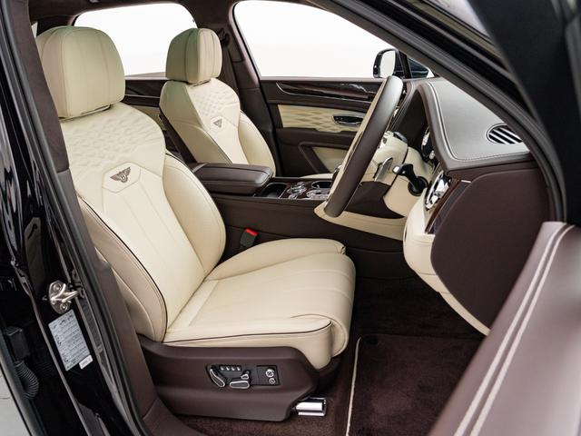 【　アペルタ認定中古車　】自社での車両確認に加え、第三者機関２社へ鑑定を依頼し、車両状態をチェック。商品化の時点で万が一不備があれば対応、安心してお届け出来るお車の状態に仕上げます。