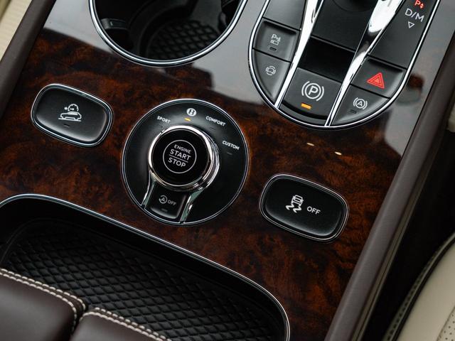 【　安心の最大３８１項目対象の有料保証　】エンジンやミッション等の機関系はもちろん、純正ナビやエアコンなどあらゆる部位が対象。年間あたり３００万円の保証、２４時間対応の窓口有、さらにタイヤ保証付き！？