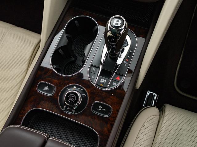 北海道から沖縄まで全国陸送納車の実績多数あり。遠方で現車が見られない方でも安心が出来るよう、写真や動画サービス、鑑定証の提出、ライブ商談などをご用意。車のココがもっと詳しく見たい！は大歓迎です！