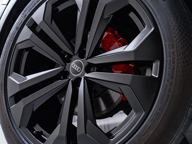 Q8 55TFSIクワトロ Sライン 保証付 RS仕様グリル F/S/Rエアロ カーボンハンドル Sラインプラス 車高調整機能付エアサス パノラマルーフ 純正22インチ 光輝レッドキャリパー バングアンドオルフセン サラウンドビューカメラ(15枚目)