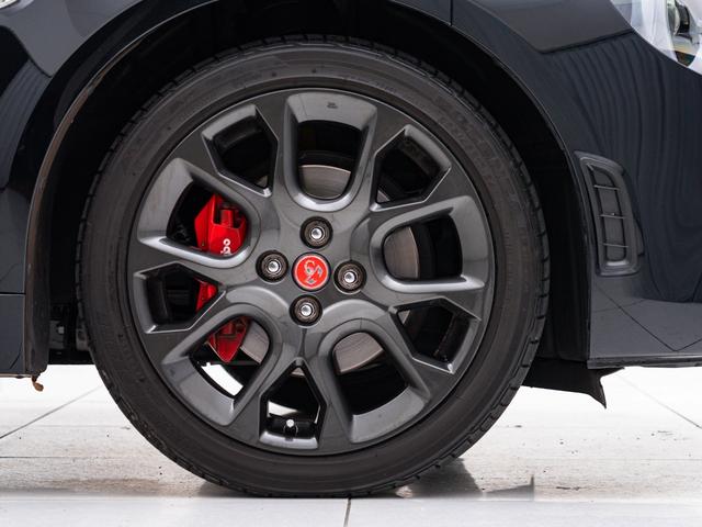 アバルト124 スパイダー 1イヤーアニバーサリー 保証付 50台限定車 専用RECAROレザーシート ナビゲーションパッケージ アダプティブ機能付きフルLEDヘッドライト ヘッドライトウォッシャー CD/DVDプレイヤー 地デジTV バックカメラ(17枚目)