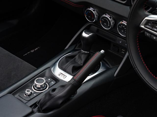 アバルト124 スパイダー 1イヤーアニバーサリー 保証付 50台限定車 専用RECAROレザーシート ナビゲーションパッケージ アダプティブ機能付きフルLEDヘッドライト ヘッドライトウォッシャー CD/DVDプレイヤー 地デジTV バックカメラ(22枚目)