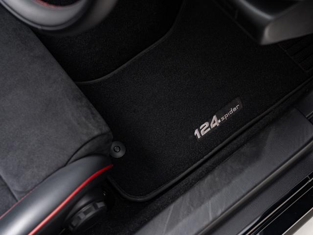 アバルト124 スパイダー 1イヤーアニバーサリー 保証付 50台限定車 専用RECAROレザーシート ナビゲーションパッケージ アダプティブ機能付きフルLEDヘッドライト ヘッドライトウォッシャー CD/DVDプレイヤー 地デジTV バックカメラ(23枚目)