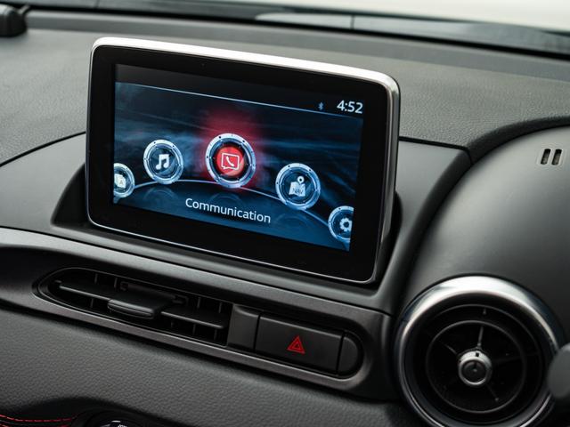 アバルト124 スパイダー 1イヤーアニバーサリー 保証付 50台限定車 専用RECAROレザーシート ナビゲーションパッケージ アダプティブ機能付きフルLEDヘッドライト ヘッドライトウォッシャー CD/DVDプレイヤー 地デジTV バックカメラ(28枚目)