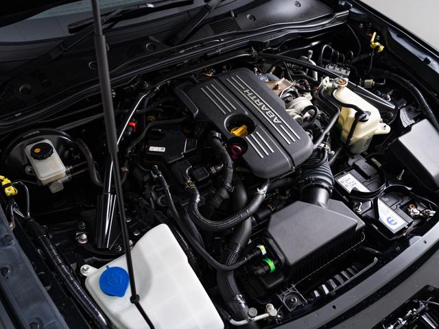 アバルト124 スパイダー 1イヤーアニバーサリー 保証付 50台限定車 専用RECAROレザーシート ナビゲーションパッケージ アダプティブ機能付きフルLEDヘッドライト ヘッドライトウォッシャー CD/DVDプレイヤー 地デジTV バックカメラ(37枚目)