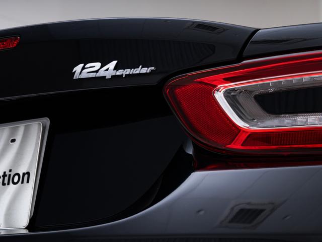 アバルト124 スパイダー 1イヤーアニバーサリー 保証付 50台限定車 専用RECAROレザーシート ナビゲーションパッケージ アダプティブ機能付きフルLEDヘッドライト ヘッドライトウォッシャー CD/DVDプレイヤー 地デジTV バックカメラ(39枚目)