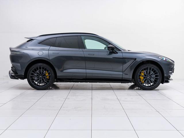 ＤＢＸ ７０７　保証付　パノラマサンルーフ　イエローキャリパー　イエローステッチ　ツートンカラーシート　シートヒーター＆シートクーラー（フロント／リア）（7枚目）