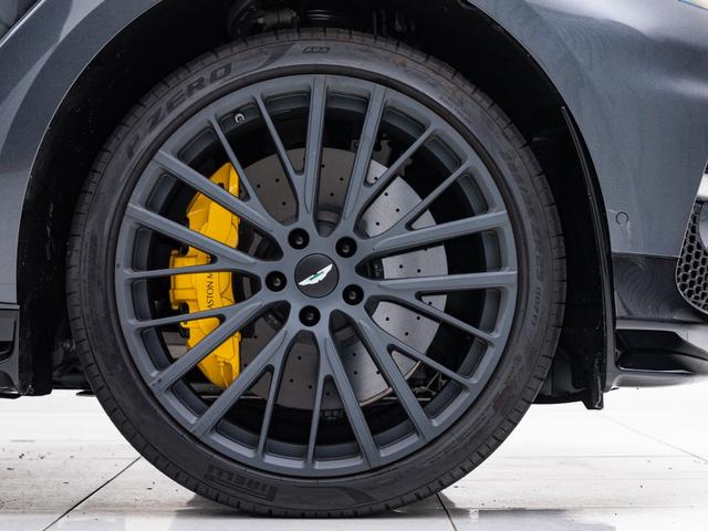 ＤＢＸ ７０７　保証付　パノラマサンルーフ　イエローキャリパー　イエローステッチ　ツートンカラーシート　シートヒーター＆シートクーラー（フロント／リア）（9枚目）