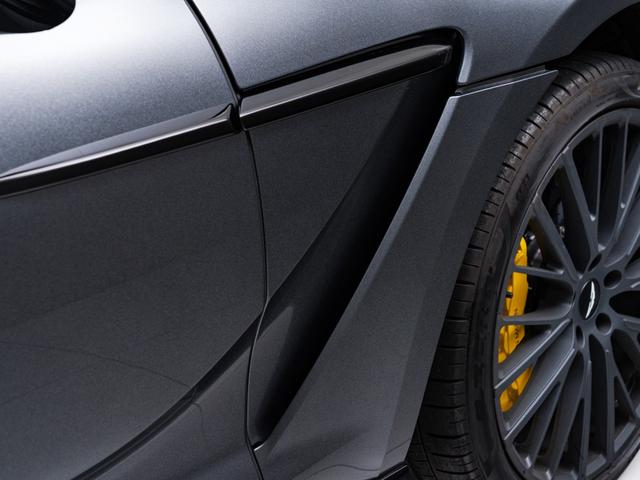 ＤＢＸ ７０７　保証付　パノラマサンルーフ　イエローキャリパー　イエローステッチ　ツートンカラーシート　シートヒーター＆シートクーラー（フロント／リア）（11枚目）