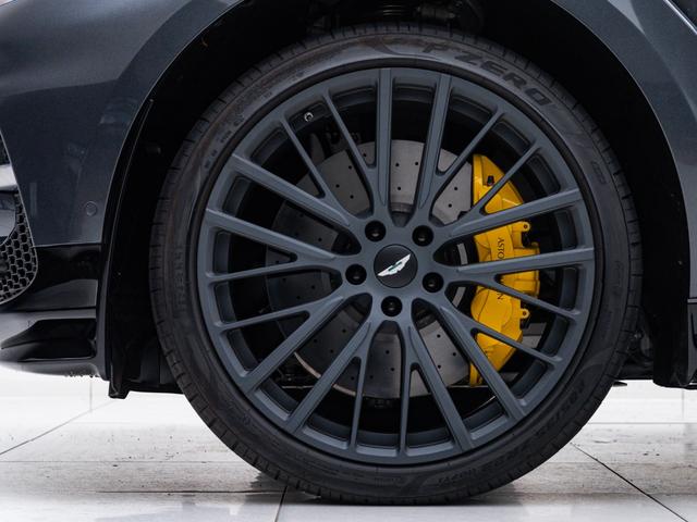 ＤＢＸ ７０７　保証付　パノラマサンルーフ　イエローキャリパー　イエローステッチ　ツートンカラーシート　シートヒーター＆シートクーラー（フロント／リア）（16枚目）