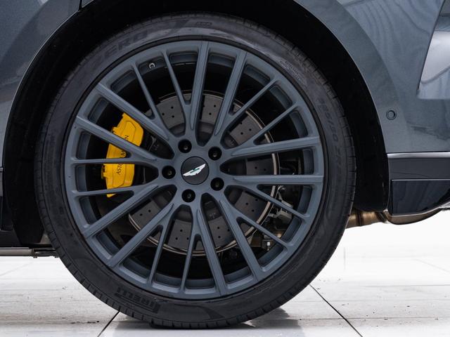 ＤＢＸ ７０７　保証付　パノラマサンルーフ　イエローキャリパー　イエローステッチ　ツートンカラーシート　シートヒーター＆シートクーラー（フロント／リア）（17枚目）